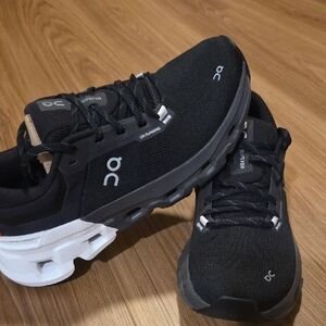 Women's On Cloud flyer Shoes Black And White Size 10